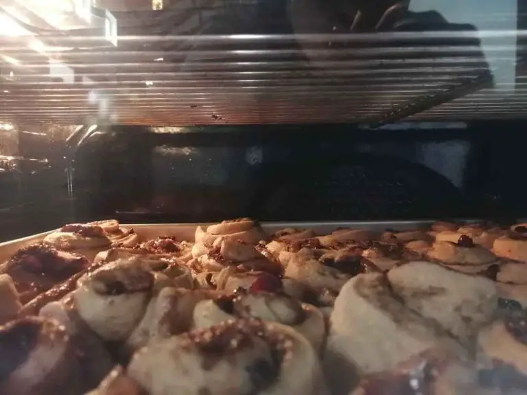 Cinnamon Rolls in oven